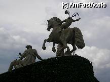 [P18] statuia care domina gradina » foto by geni
 - 
<span class="allrVoted glyphicon glyphicon-heart hidden" id="av62058"></span>
<a class="m-l-10 hidden" id="sv62058" onclick="voting_Foto_DelVot(,62058,5274)" role="button">șterge vot <span class="glyphicon glyphicon-remove"></span></a>
<a id="v962058" class=" c-red"  onclick="voting_Foto_SetVot(62058)" role="button"><span class="glyphicon glyphicon-heart-empty"></span> <b>LIKE</b> = Votează poza</a> <img class="hidden"  id="f62058W9" src="/imagini/loader.gif" border="0" /><span class="AjErrMes hidden" id="e62058ErM"></span>