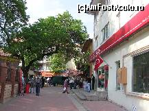 [P01] Principala artera comerciala din Hereke. In dreapta este o banca unde am asteptat jumatate de ora sa schimb bani. » foto by pepsi70ro
 - 
<span class="allrVoted glyphicon glyphicon-heart hidden" id="av48831"></span>
<a class="m-l-10 hidden" id="sv48831" onclick="voting_Foto_DelVot(,48831,5304)" role="button">șterge vot <span class="glyphicon glyphicon-remove"></span></a>
<a id="v948831" class=" c-red"  onclick="voting_Foto_SetVot(48831)" role="button"><span class="glyphicon glyphicon-heart-empty"></span> <b>LIKE</b> = Votează poza</a> <img class="hidden"  id="f48831W9" src="/imagini/loader.gif" border="0" /><span class="AjErrMes hidden" id="e48831ErM"></span>