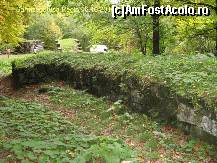 [P31] Am ajuns la poarta principala ....am intrat pe aici mergand la dreapta pe langa ziduri, cand prin exterior de unde admiri valea plina de pitrele mari din zid cazute, cand prin interior ....pana ajungi la poarta spre sanctuare, acolo vezi drumul pavat care duce pana la sanctuar... » foto by realitatea
 - 
<span class="allrVoted glyphicon glyphicon-heart hidden" id="av150270"></span>
<a class="m-l-10 hidden" id="sv150270" onclick="voting_Foto_DelVot(,150270,5311)" role="button">șterge vot <span class="glyphicon glyphicon-remove"></span></a>
<a id="v9150270" class=" c-red"  onclick="voting_Foto_SetVot(150270)" role="button"><span class="glyphicon glyphicon-heart-empty"></span> <b>LIKE</b> = Votează poza</a> <img class="hidden"  id="f150270W9" src="/imagini/loader.gif" border="0" /><span class="AjErrMes hidden" id="e150270ErM"></span>