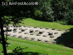 [P09] Templul mare de calcar văzut de lângă drumul pavat - Sarmizegetusa Regia.  » foto by tata123 🔱
 - 
<span class="allrVoted glyphicon glyphicon-heart hidden" id="av1107722"></span>
<a class="m-l-10 hidden" id="sv1107722" onclick="voting_Foto_DelVot(,1107722,5311)" role="button">șterge vot <span class="glyphicon glyphicon-remove"></span></a>
<a id="v91107722" class=" c-red"  onclick="voting_Foto_SetVot(1107722)" role="button"><span class="glyphicon glyphicon-heart-empty"></span> <b>LIKE</b> = Votează poza</a> <img class="hidden"  id="f1107722W9" src="/imagini/loader.gif" border="0" /><span class="AjErrMes hidden" id="e1107722ErM"></span>