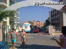 [P124] Vedere spre ieşirea din hotel ... În faţă 129 Sokak, care dăîn şoseaua principală » foto by Aeerdna*
 - 
<span class="allrVoted glyphicon glyphicon-heart hidden" id="av263425"></span>
<a class="m-l-10 hidden" id="sv263425" onclick="voting_Foto_DelVot(,263425,5325)" role="button">șterge vot <span class="glyphicon glyphicon-remove"></span></a>
<a id="v9263425" class=" c-red"  onclick="voting_Foto_SetVot(263425)" role="button"><span class="glyphicon glyphicon-heart-empty"></span> <b>LIKE</b> = Votează poza</a> <img class="hidden"  id="f263425W9" src="/imagini/loader.gif" border="0" /><span class="AjErrMes hidden" id="e263425ErM"></span>