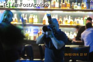 [P08] fotograful localului facea poze si le punea pe fb » foto by adri-nico
 - 
<span class="allrVoted glyphicon glyphicon-heart hidden" id="av727431"></span>
<a class="m-l-10 hidden" id="sv727431" onclick="voting_Foto_DelVot(,727431,5336)" role="button">șterge vot <span class="glyphicon glyphicon-remove"></span></a>
<a id="v9727431" class=" c-red"  onclick="voting_Foto_SetVot(727431)" role="button"><span class="glyphicon glyphicon-heart-empty"></span> <b>LIKE</b> = Votează poza</a> <img class="hidden"  id="f727431W9" src="/imagini/loader.gif" border="0" /><span class="AjErrMes hidden" id="e727431ErM"></span>