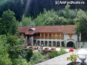 [P23] Intrarea in pestra la Jósvafő, exact de langa hotelul nostru.  » foto by Arpad Bojte
 - 
<span class="allrVoted glyphicon glyphicon-heart hidden" id="av341682"></span>
<a class="m-l-10 hidden" id="sv341682" onclick="voting_Foto_DelVot(,341682,5342)" role="button">șterge vot <span class="glyphicon glyphicon-remove"></span></a>
<a id="v9341682" class=" c-red"  onclick="voting_Foto_SetVot(341682)" role="button"><span class="glyphicon glyphicon-heart-empty"></span> <b>LIKE</b> = Votează poza</a> <img class="hidden"  id="f341682W9" src="/imagini/loader.gif" border="0" /><span class="AjErrMes hidden" id="e341682ErM"></span>