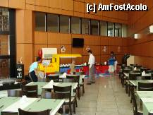 [P12] oalta parte din restaurant - se poate vedea bufetul pentru copii » foto by geosler
 - 
<span class="allrVoted glyphicon glyphicon-heart hidden" id="av276838"></span>
<a class="m-l-10 hidden" id="sv276838" onclick="voting_Foto_DelVot(,276838,5345)" role="button">șterge vot <span class="glyphicon glyphicon-remove"></span></a>
<a id="v9276838" class=" c-red"  onclick="voting_Foto_SetVot(276838)" role="button"><span class="glyphicon glyphicon-heart-empty"></span> <b>LIKE</b> = Votează poza</a> <img class="hidden"  id="f276838W9" src="/imagini/loader.gif" border="0" /><span class="AjErrMes hidden" id="e276838ErM"></span>