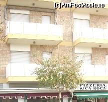 [P01] Hotel Apartment Benelux,la parter Pizzeria Rica Roca » foto by georgiana
 - 
<span class="allrVoted glyphicon glyphicon-heart hidden" id="av62393"></span>
<a class="m-l-10 hidden" id="sv62393" onclick="voting_Foto_DelVot(,62393,5379)" role="button">șterge vot <span class="glyphicon glyphicon-remove"></span></a>
<a id="v962393" class=" c-red"  onclick="voting_Foto_SetVot(62393)" role="button"><span class="glyphicon glyphicon-heart-empty"></span> <b>LIKE</b> = Votează poza</a> <img class="hidden"  id="f62393W9" src="/imagini/loader.gif" border="0" /><span class="AjErrMes hidden" id="e62393ErM"></span>