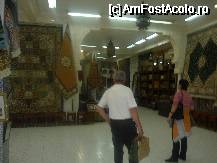 [P24] LA MAGAZINUL DE COVOARE UNDE O TRAVERSA DE 3 METRI LUNGIME COSTA 1000EURO(INTRADEVAR COVOARELE ERAU DE CEA MAI BUNA CALITATE CU 250 DE MII DE NODURI PE METRU PATRAT DAR SE PUTEA NEGOCIA.) » foto by bogdan 75
 - 
<span class="allrVoted glyphicon glyphicon-heart hidden" id="av62772"></span>
<a class="m-l-10 hidden" id="sv62772" onclick="voting_Foto_DelVot(,62772,5387)" role="button">șterge vot <span class="glyphicon glyphicon-remove"></span></a>
<a id="v962772" class=" c-red"  onclick="voting_Foto_SetVot(62772)" role="button"><span class="glyphicon glyphicon-heart-empty"></span> <b>LIKE</b> = Votează poza</a> <img class="hidden"  id="f62772W9" src="/imagini/loader.gif" border="0" /><span class="AjErrMes hidden" id="e62772ErM"></span>