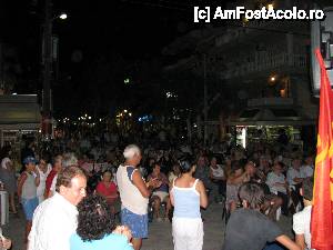 [P02] In piateta centrala din Nea Kalikratia, primaria organizase un eveniment (ceva gen ziele orasului), la care dupa cum se vede era mare inghesuiala.  » foto by Nasshu
 - 
<span class="allrVoted glyphicon glyphicon-heart hidden" id="av393364"></span>
<a class="m-l-10 hidden" id="sv393364" onclick="voting_Foto_DelVot(,393364,5388)" role="button">șterge vot <span class="glyphicon glyphicon-remove"></span></a>
<a id="v9393364" class=" c-red"  onclick="voting_Foto_SetVot(393364)" role="button"><span class="glyphicon glyphicon-heart-empty"></span> <b>LIKE</b> = Votează poza</a> <img class="hidden"  id="f393364W9" src="/imagini/loader.gif" border="0" /><span class="AjErrMes hidden" id="e393364ErM"></span>