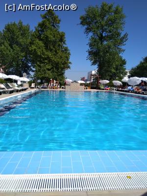 [P10] Piscina mare.  » foto by laura mihaela
 - 
<span class="allrVoted glyphicon glyphicon-heart hidden" id="av1000079"></span>
<a class="m-l-10 hidden" id="sv1000079" onclick="voting_Foto_DelVot(,1000079,5399)" role="button">șterge vot <span class="glyphicon glyphicon-remove"></span></a>
<a id="v91000079" class=" c-red"  onclick="voting_Foto_SetVot(1000079)" role="button"><span class="glyphicon glyphicon-heart-empty"></span> <b>LIKE</b> = Votează poza</a> <img class="hidden"  id="f1000079W9" src="/imagini/loader.gif" border="0" /><span class="AjErrMes hidden" id="e1000079ErM"></span>