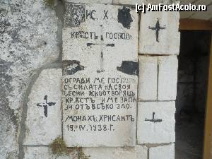[P11] placa de la intrarea in grota unde calugarul Hrisant si-a sapat mormantul » foto by nicoletass
 - 
<span class="allrVoted glyphicon glyphicon-heart hidden" id="av379988"></span>
<a class="m-l-10 hidden" id="sv379988" onclick="voting_Foto_DelVot(,379988,5400)" role="button">șterge vot <span class="glyphicon glyphicon-remove"></span></a>
<a id="v9379988" class=" c-red"  onclick="voting_Foto_SetVot(379988)" role="button"><span class="glyphicon glyphicon-heart-empty"></span> <b>LIKE</b> = Votează poza</a> <img class="hidden"  id="f379988W9" src="/imagini/loader.gif" border="0" /><span class="AjErrMes hidden" id="e379988ErM"></span>