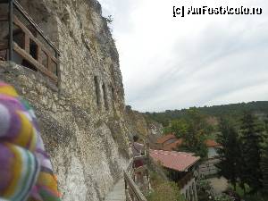 [P08] Scarile ce urca in partea stanga a stancii. In fundal se vede noua biserica ce se ridica la Basarabov » foto by nicoletass
 - 
<span class="allrVoted glyphicon glyphicon-heart hidden" id="av379985"></span>
<a class="m-l-10 hidden" id="sv379985" onclick="voting_Foto_DelVot(,379985,5400)" role="button">șterge vot <span class="glyphicon glyphicon-remove"></span></a>
<a id="v9379985" class=" c-red"  onclick="voting_Foto_SetVot(379985)" role="button"><span class="glyphicon glyphicon-heart-empty"></span> <b>LIKE</b> = Votează poza</a> <img class="hidden"  id="f379985W9" src="/imagini/loader.gif" border="0" /><span class="AjErrMes hidden" id="e379985ErM"></span>