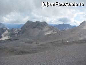 [P16] iata-ne ajunsi la Zugspitzplatt la 2690m » foto by spiros
 - 
<span class="allrVoted glyphicon glyphicon-heart hidden" id="av679661"></span>
<a class="m-l-10 hidden" id="sv679661" onclick="voting_Foto_DelVot(,679661,5408)" role="button">șterge vot <span class="glyphicon glyphicon-remove"></span></a>
<a id="v9679661" class=" c-red"  onclick="voting_Foto_SetVot(679661)" role="button"><span class="glyphicon glyphicon-heart-empty"></span> <b>LIKE</b> = Votează poza</a> <img class="hidden"  id="f679661W9" src="/imagini/loader.gif" border="0" /><span class="AjErrMes hidden" id="e679661ErM"></span>