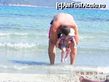 [P22] Dragostea pentru marea Egee nu are varsta; primii pasi in apa minunata si calda. » foto by trandafir 1970*
 - 
<span class="allrVoted glyphicon glyphicon-heart hidden" id="av144092"></span>
<a class="m-l-10 hidden" id="sv144092" onclick="voting_Foto_DelVot(,144092,5412)" role="button">șterge vot <span class="glyphicon glyphicon-remove"></span></a>
<a id="v9144092" class=" c-red"  onclick="voting_Foto_SetVot(144092)" role="button"><span class="glyphicon glyphicon-heart-empty"></span> <b>LIKE</b> = Votează poza</a> <img class="hidden"  id="f144092W9" src="/imagini/loader.gif" border="0" /><span class="AjErrMes hidden" id="e144092ErM"></span>