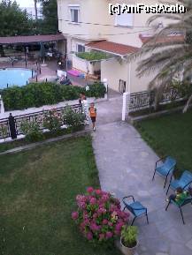 [P08] vedere din coltul terasei noastre spre curtea din fata si casa propritarilor cu piscina decor » foto by goroco
 - 
<span class="allrVoted glyphicon glyphicon-heart hidden" id="av333708"></span>
<a class="m-l-10 hidden" id="sv333708" onclick="voting_Foto_DelVot(,333708,5412)" role="button">șterge vot <span class="glyphicon glyphicon-remove"></span></a>
<a id="v9333708" class=" c-red"  onclick="voting_Foto_SetVot(333708)" role="button"><span class="glyphicon glyphicon-heart-empty"></span> <b>LIKE</b> = Votează poza</a> <img class="hidden"  id="f333708W9" src="/imagini/loader.gif" border="0" /><span class="AjErrMes hidden" id="e333708ErM"></span>