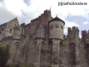 [P24] Castelul Conţilor - Gravesteen - se află chiar în centrul oraşului.  » foto by Carmen Ion
 - 
<span class="allrVoted glyphicon glyphicon-heart hidden" id="av685194"></span>
<a class="m-l-10 hidden" id="sv685194" onclick="voting_Foto_DelVot(,685194,5419)" role="button">șterge vot <span class="glyphicon glyphicon-remove"></span></a>
<a id="v9685194" class=" c-red"  onclick="voting_Foto_SetVot(685194)" role="button"><span class="glyphicon glyphicon-heart-empty"></span> <b>LIKE</b> = Votează poza</a> <img class="hidden"  id="f685194W9" src="/imagini/loader.gif" border="0" /><span class="AjErrMes hidden" id="e685194ErM"></span>