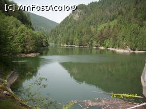 [P11] Lacul Petrimanu, văzut de la baraj » foto by puiutea
 - 
<span class="allrVoted glyphicon glyphicon-heart hidden" id="av753011"></span>
<a class="m-l-10 hidden" id="sv753011" onclick="voting_Foto_DelVot(,753011,5423)" role="button">șterge vot <span class="glyphicon glyphicon-remove"></span></a>
<a id="v9753011" class=" c-red"  onclick="voting_Foto_SetVot(753011)" role="button"><span class="glyphicon glyphicon-heart-empty"></span> <b>LIKE</b> = Votează poza</a> <img class="hidden"  id="f753011W9" src="/imagini/loader.gif" border="0" /><span class="AjErrMes hidden" id="e753011ErM"></span>