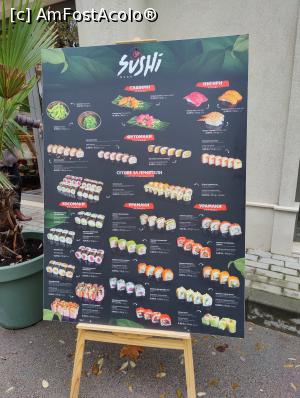 [P01] Oferta de sushi care ne-a atras atenția la intrarea în restaurant » foto by crismis
 - 
<span class="allrVoted glyphicon glyphicon-heart hidden" id="av1342584"></span>
<a class="m-l-10 hidden" id="sv1342584" onclick="voting_Foto_DelVot(,1342584,5424)" role="button">șterge vot <span class="glyphicon glyphicon-remove"></span></a>
<a id="v91342584" class=" c-red"  onclick="voting_Foto_SetVot(1342584)" role="button"><span class="glyphicon glyphicon-heart-empty"></span> <b>LIKE</b> = Votează poza</a> <img class="hidden"  id="f1342584W9" src="/imagini/loader.gif" border="0" /><span class="AjErrMes hidden" id="e1342584ErM"></span>