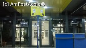 [P12] Poarta de imbarcare. In spatiul de asteptare nu exista magazine. Doar un automat cu sucuri, cafea... sus era amenajat un spatiu de fumat. Nu am fost. M-amlasat de fumat de mai bine de un an si jumatate.  » foto by cristina47*
 - 
<span class="allrVoted glyphicon glyphicon-heart hidden" id="av823683"></span>
<a class="m-l-10 hidden" id="sv823683" onclick="voting_Foto_DelVot(,823683,5428)" role="button">șterge vot <span class="glyphicon glyphicon-remove"></span></a>
<a id="v9823683" class=" c-red"  onclick="voting_Foto_SetVot(823683)" role="button"><span class="glyphicon glyphicon-heart-empty"></span> <b>LIKE</b> = Votează poza</a> <img class="hidden"  id="f823683W9" src="/imagini/loader.gif" border="0" /><span class="AjErrMes hidden" id="e823683ErM"></span>