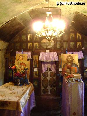 [P23] Biserica rupestra Alunis » foto by Testosu'
 - 
<span class="allrVoted glyphicon glyphicon-heart hidden" id="av559624"></span>
<a class="m-l-10 hidden" id="sv559624" onclick="voting_Foto_DelVot(,559624,5439)" role="button">șterge vot <span class="glyphicon glyphicon-remove"></span></a>
<a id="v9559624" class=" c-red"  onclick="voting_Foto_SetVot(559624)" role="button"><span class="glyphicon glyphicon-heart-empty"></span> <b>LIKE</b> = Votează poza</a> <img class="hidden"  id="f559624W9" src="/imagini/loader.gif" border="0" /><span class="AjErrMes hidden" id="e559624ErM"></span>