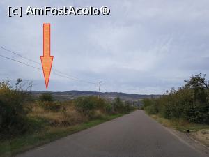 [P01] Ne apropiam de zona Pietroasele. Săgeata indică vârful dealului Istrița, unde aveam să ajungem și noi în acea zi. » foto by Floryn81
 - 
<span class="allrVoted glyphicon glyphicon-heart hidden" id="av1199048"></span>
<a class="m-l-10 hidden" id="sv1199048" onclick="voting_Foto_DelVot(,1199048,5439)" role="button">șterge vot <span class="glyphicon glyphicon-remove"></span></a>
<a id="v91199048" class=" c-red"  onclick="voting_Foto_SetVot(1199048)" role="button"><span class="glyphicon glyphicon-heart-empty"></span> <b>LIKE</b> = Votează poza</a> <img class="hidden"  id="f1199048W9" src="/imagini/loader.gif" border="0" /><span class="AjErrMes hidden" id="e1199048ErM"></span>
