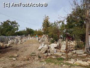 [P38] ”Muzeul țăranului cioplitor al pietrii” - sculpturile din curtea lui Ion Moacă. » foto by Floryn81
 - 
<span class="allrVoted glyphicon glyphicon-heart hidden" id="av1199090"></span>
<a class="m-l-10 hidden" id="sv1199090" onclick="voting_Foto_DelVot(,1199090,5439)" role="button">șterge vot <span class="glyphicon glyphicon-remove"></span></a>
<a id="v91199090" class=" c-red"  onclick="voting_Foto_SetVot(1199090)" role="button"><span class="glyphicon glyphicon-heart-empty"></span> <b>LIKE</b> = Votează poza</a> <img class="hidden"  id="f1199090W9" src="/imagini/loader.gif" border="0" /><span class="AjErrMes hidden" id="e1199090ErM"></span>