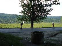 [P25] În spatele ”stadionului” se observă pajiștea de la Roiu. Spectatorii stau la umbra pădurii! » foto by Floryn81
 - 
<span class="allrVoted glyphicon glyphicon-heart hidden" id="av310626"></span>
<a class="m-l-10 hidden" id="sv310626" onclick="voting_Foto_DelVot(,310626,5439)" role="button">șterge vot <span class="glyphicon glyphicon-remove"></span></a>
<a id="v9310626" class=" c-red"  onclick="voting_Foto_SetVot(310626)" role="button"><span class="glyphicon glyphicon-heart-empty"></span> <b>LIKE</b> = Votează poza</a> <img class="hidden"  id="f310626W9" src="/imagini/loader.gif" border="0" /><span class="AjErrMes hidden" id="e310626ErM"></span>