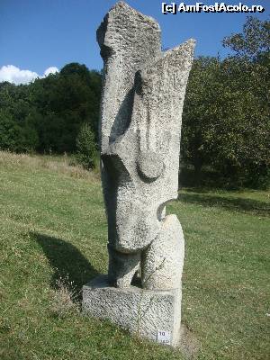 [P52] Tabăra de sculptură Măgura - Lucrarea ”Zbor”, realizată de artistul Iorgos Iliopolos în anul 1977 (Ediția a VIII-a).  » foto by Floryn81
 - 
<span class="allrVoted glyphicon glyphicon-heart hidden" id="av603503"></span>
<a class="m-l-10 hidden" id="sv603503" onclick="voting_Foto_DelVot(,603503,5439)" role="button">șterge vot <span class="glyphicon glyphicon-remove"></span></a>
<a id="v9603503" class=" c-red"  onclick="voting_Foto_SetVot(603503)" role="button"><span class="glyphicon glyphicon-heart-empty"></span> <b>LIKE</b> = Votează poza</a> <img class="hidden"  id="f603503W9" src="/imagini/loader.gif" border="0" /><span class="AjErrMes hidden" id="e603503ErM"></span>