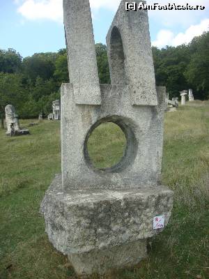 [P55] Tabăra de sculptură Măgura - Lucrarea ”Echilibru dinamic”, realizată de artistul Corneliu Camaroschi în anul 1971 (Ediția a II-a).  » foto by Floryn81
 - 
<span class="allrVoted glyphicon glyphicon-heart hidden" id="av603506"></span>
<a class="m-l-10 hidden" id="sv603506" onclick="voting_Foto_DelVot(,603506,5439)" role="button">șterge vot <span class="glyphicon glyphicon-remove"></span></a>
<a id="v9603506" class=" c-red"  onclick="voting_Foto_SetVot(603506)" role="button"><span class="glyphicon glyphicon-heart-empty"></span> <b>LIKE</b> = Votează poza</a> <img class="hidden"  id="f603506W9" src="/imagini/loader.gif" border="0" /><span class="AjErrMes hidden" id="e603506ErM"></span>