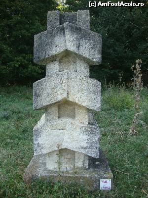 [P64] Tabăra de sculptură Măgura - Lucrarea ”Restricții”, realizată de artista Manuela Siclodi în anul 1973 (Ediția a IV-a).  » foto by Floryn81
 - 
<span class="allrVoted glyphicon glyphicon-heart hidden" id="av603515"></span>
<a class="m-l-10 hidden" id="sv603515" onclick="voting_Foto_DelVot(,603515,5439)" role="button">șterge vot <span class="glyphicon glyphicon-remove"></span></a>
<a id="v9603515" class=" c-red"  onclick="voting_Foto_SetVot(603515)" role="button"><span class="glyphicon glyphicon-heart-empty"></span> <b>LIKE</b> = Votează poza</a> <img class="hidden"  id="f603515W9" src="/imagini/loader.gif" border="0" /><span class="AjErrMes hidden" id="e603515ErM"></span>