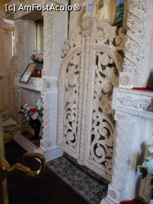 [P10] Naeni - Biserica "Dintr-o Piatra". Catapeteasma cu usile imparatesti sculptate in piatra. » foto by iulianic
 - 
<span class="allrVoted glyphicon glyphicon-heart hidden" id="av1306705"></span>
<a class="m-l-10 hidden" id="sv1306705" onclick="voting_Foto_DelVot(,1306705,5439)" role="button">șterge vot <span class="glyphicon glyphicon-remove"></span></a>
<a id="v91306705" class=" c-red"  onclick="voting_Foto_SetVot(1306705)" role="button"><span class="glyphicon glyphicon-heart-empty"></span> <b>LIKE</b> = Votează poza</a> <img class="hidden"  id="f1306705W9" src="/imagini/loader.gif" border="0" /><span class="AjErrMes hidden" id="e1306705ErM"></span>