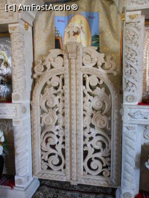 [P11] Naeni - Biserica "Dintr-o Piatra". Catapeteasma cu usile imparatesti sculptate in piatra. » foto by iulianic
 - 
<span class="allrVoted glyphicon glyphicon-heart hidden" id="av1306706"></span>
<a class="m-l-10 hidden" id="sv1306706" onclick="voting_Foto_DelVot(,1306706,5439)" role="button">șterge vot <span class="glyphicon glyphicon-remove"></span></a>
<a id="v91306706" class=" c-red"  onclick="voting_Foto_SetVot(1306706)" role="button"><span class="glyphicon glyphicon-heart-empty"></span> <b>LIKE</b> = Votează poza</a> <img class="hidden"  id="f1306706W9" src="/imagini/loader.gif" border="0" /><span class="AjErrMes hidden" id="e1306706ErM"></span>