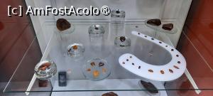 [P15] Colți, Județul Buzău, Muzeul Chihlimbarului, Etaj, Sala 2 „Chihlimbarul. Istoric și rafinament”, Obiecte de podoabă modele și culori diferite » foto by mprofeanu
 - 
<span class="allrVoted glyphicon glyphicon-heart hidden" id="av1413609"></span>
<a class="m-l-10 hidden" id="sv1413609" onclick="voting_Foto_DelVot(,1413609,5439)" role="button">șterge vot <span class="glyphicon glyphicon-remove"></span></a>
<a id="v91413609" class=" c-red"  onclick="voting_Foto_SetVot(1413609)" role="button"><span class="glyphicon glyphicon-heart-empty"></span> <b>LIKE</b> = Votează poza</a> <img class="hidden"  id="f1413609W9" src="/imagini/loader.gif" border="0" /><span class="AjErrMes hidden" id="e1413609ErM"></span>