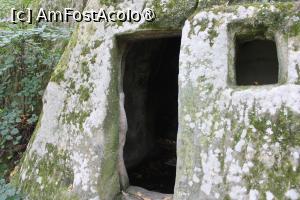 [P36] Aluniș, Județul Buzău, Complexul Rupestru, Chilia de sus, Chilia C cu Ușă și Fereastră, am urcat... » foto by mprofeanu
 - 
<span class="allrVoted glyphicon glyphicon-heart hidden" id="av1413630"></span>
<a class="m-l-10 hidden" id="sv1413630" onclick="voting_Foto_DelVot(,1413630,5439)" role="button">șterge vot <span class="glyphicon glyphicon-remove"></span></a>
<a id="v91413630" class=" c-red"  onclick="voting_Foto_SetVot(1413630)" role="button"><span class="glyphicon glyphicon-heart-empty"></span> <b>LIKE</b> = Votează poza</a> <img class="hidden"  id="f1413630W9" src="/imagini/loader.gif" border="0" /><span class="AjErrMes hidden" id="e1413630ErM"></span>