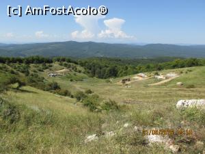 [P18] WOW! aocolo este satul, in vale!  » foto by adri-nico
 - 
<span class="allrVoted glyphicon glyphicon-heart hidden" id="av782173"></span>
<a class="m-l-10 hidden" id="sv782173" onclick="voting_Foto_DelVot(,782173,5439)" role="button">șterge vot <span class="glyphicon glyphicon-remove"></span></a>
<a id="v9782173" class=" c-red"  onclick="voting_Foto_SetVot(782173)" role="button"><span class="glyphicon glyphicon-heart-empty"></span> <b>LIKE</b> = Votează poza</a> <img class="hidden"  id="f782173W9" src="/imagini/loader.gif" border="0" /><span class="AjErrMes hidden" id="e782173ErM"></span>