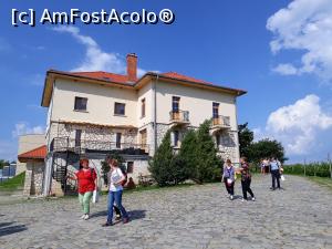 [P04] Crama LacertA Fintesti.Conacul Dorobantu,construit in anul 1901,dupa planurile celebrului arhitect Ion Mincu,readus la viata de noul sau proprietar austriac. » foto by Floria
 - 
<span class="allrVoted glyphicon glyphicon-heart hidden" id="av1211006"></span>
<a class="m-l-10 hidden" id="sv1211006" onclick="voting_Foto_DelVot(,1211006,5439)" role="button">șterge vot <span class="glyphicon glyphicon-remove"></span></a>
<a id="v91211006" class=" c-red"  onclick="voting_Foto_SetVot(1211006)" role="button"><span class="glyphicon glyphicon-heart-empty"></span> <b>LIKE</b> = Votează poza</a> <img class="hidden"  id="f1211006W9" src="/imagini/loader.gif" border="0" /><span class="AjErrMes hidden" id="e1211006ErM"></span>