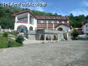 [P25] Hotelul Mc Pietroasa » foto by nightwish
 - 
<span class="allrVoted glyphicon glyphicon-heart hidden" id="av1368856"></span>
<a class="m-l-10 hidden" id="sv1368856" onclick="voting_Foto_DelVot(,1368856,5439)" role="button">șterge vot <span class="glyphicon glyphicon-remove"></span></a>
<a id="v91368856" class=" c-red"  onclick="voting_Foto_SetVot(1368856)" role="button"><span class="glyphicon glyphicon-heart-empty"></span> <b>LIKE</b> = Votează poza</a> <img class="hidden"  id="f1368856W9" src="/imagini/loader.gif" border="0" /><span class="AjErrMes hidden" id="e1368856ErM"></span>