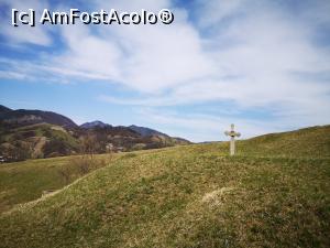 [P31] Dealurile buzoiene sunt pline de astfel de vechi cruci de piatră... » foto by crismis
 - 
<span class="allrVoted glyphicon glyphicon-heart hidden" id="av1230409"></span>
<a class="m-l-10 hidden" id="sv1230409" onclick="voting_Foto_DelVot(,1230409,5439)" role="button">șterge vot <span class="glyphicon glyphicon-remove"></span></a>
<a id="v91230409" class=" c-red"  onclick="voting_Foto_SetVot(1230409)" role="button"><span class="glyphicon glyphicon-heart-empty"></span> <b>LIKE</b> = Votează poza</a> <img class="hidden"  id="f1230409W9" src="/imagini/loader.gif" border="0" /><span class="AjErrMes hidden" id="e1230409ErM"></span>