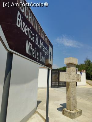 [P24] Mănăstirea Berca; crucea de piatră lângă care am parcat » foto by crismis
 - 
<span class="allrVoted glyphicon glyphicon-heart hidden" id="av1386635"></span>
<a class="m-l-10 hidden" id="sv1386635" onclick="voting_Foto_DelVot(,1386635,5439)" role="button">șterge vot <span class="glyphicon glyphicon-remove"></span></a>
<a id="v91386635" class=" c-red"  onclick="voting_Foto_SetVot(1386635)" role="button"><span class="glyphicon glyphicon-heart-empty"></span> <b>LIKE</b> = Votează poza</a> <img class="hidden"  id="f1386635W9" src="/imagini/loader.gif" border="0" /><span class="AjErrMes hidden" id="e1386635ErM"></span>