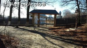 [P17] Intrarea Schitului Cetățuia » foto by Aurici
 - 
<span class="allrVoted glyphicon glyphicon-heart hidden" id="av709983"></span>
<a class="m-l-10 hidden" id="sv709983" onclick="voting_Foto_DelVot(,709983,5439)" role="button">șterge vot <span class="glyphicon glyphicon-remove"></span></a>
<a id="v9709983" class=" c-red"  onclick="voting_Foto_SetVot(709983)" role="button"><span class="glyphicon glyphicon-heart-empty"></span> <b>LIKE</b> = Votează poza</a> <img class="hidden"  id="f709983W9" src="/imagini/loader.gif" border="0" /><span class="AjErrMes hidden" id="e709983ErM"></span>