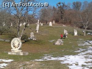 [P09] Tabăra de Sculptură - fără intrare, fără nimic altceva în jur decât exponatele de piatră. » foto by Aurici
 - 
<span class="allrVoted glyphicon glyphicon-heart hidden" id="av709975"></span>
<a class="m-l-10 hidden" id="sv709975" onclick="voting_Foto_DelVot(,709975,5439)" role="button">șterge vot <span class="glyphicon glyphicon-remove"></span></a>
<a id="v9709975" class=" c-red"  onclick="voting_Foto_SetVot(709975)" role="button"><span class="glyphicon glyphicon-heart-empty"></span> <b>LIKE</b> = Votează poza</a> <img class="hidden"  id="f709975W9" src="/imagini/loader.gif" border="0" /><span class="AjErrMes hidden" id="e709975ErM"></span>