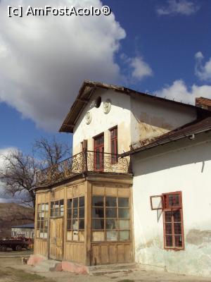 [P07] Conacul Marghiloman - la etaj se observa balustrada din fier forjat.  » foto by Carmen Ion
 - 
<span class="allrVoted glyphicon glyphicon-heart hidden" id="av844883"></span>
<a class="m-l-10 hidden" id="sv844883" onclick="voting_Foto_DelVot(,844883,5439)" role="button">șterge vot <span class="glyphicon glyphicon-remove"></span></a>
<a id="v9844883" class=" c-red"  onclick="voting_Foto_SetVot(844883)" role="button"><span class="glyphicon glyphicon-heart-empty"></span> <b>LIKE</b> = Votează poza</a> <img class="hidden"  id="f844883W9" src="/imagini/loader.gif" border="0" /><span class="AjErrMes hidden" id="e844883ErM"></span>
