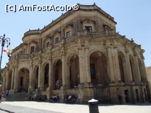 [P10] ... şi tot Primăria din Noto, văzută din alt unghi » foto by irinad
 - 
<span class="allrVoted glyphicon glyphicon-heart hidden" id="av882029"></span>
<a class="m-l-10 hidden" id="sv882029" onclick="voting_Foto_DelVot(,882029,5466)" role="button">șterge vot <span class="glyphicon glyphicon-remove"></span></a>
<a id="v9882029" class=" c-red"  onclick="voting_Foto_SetVot(882029)" role="button"><span class="glyphicon glyphicon-heart-empty"></span> <b>LIKE</b> = Votează poza</a> <img class="hidden"  id="f882029W9" src="/imagini/loader.gif" border="0" /><span class="AjErrMes hidden" id="e882029ErM"></span>