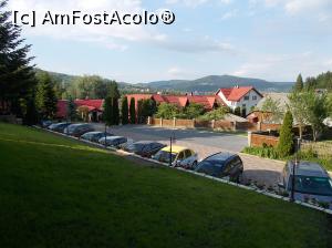 [P14] Casa Elena - parcarea din fața restaurantului » foto by ANILU
 - 
<span class="allrVoted glyphicon glyphicon-heart hidden" id="av863032"></span>
<a class="m-l-10 hidden" id="sv863032" onclick="voting_Foto_DelVot(,863032,5479)" role="button">șterge vot <span class="glyphicon glyphicon-remove"></span></a>
<a id="v9863032" class=" c-red"  onclick="voting_Foto_SetVot(863032)" role="button"><span class="glyphicon glyphicon-heart-empty"></span> <b>LIKE</b> = Votează poza</a> <img class="hidden"  id="f863032W9" src="/imagini/loader.gif" border="0" /><span class="AjErrMes hidden" id="e863032ErM"></span>