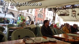 [P22] Pe terasa restaurantului U Prince, în partea dreaptă se vede Turnul cu Ceas » foto by Alina53
 - 
<span class="allrVoted glyphicon glyphicon-heart hidden" id="av1347341"></span>
<a class="m-l-10 hidden" id="sv1347341" onclick="voting_Foto_DelVot(,1347341,5497)" role="button">șterge vot <span class="glyphicon glyphicon-remove"></span></a>
<a id="v91347341" class=" c-red"  onclick="voting_Foto_SetVot(1347341)" role="button"><span class="glyphicon glyphicon-heart-empty"></span> <b>LIKE</b> = Votează poza</a> <img class="hidden"  id="f1347341W9" src="/imagini/loader.gif" border="0" /><span class="AjErrMes hidden" id="e1347341ErM"></span>