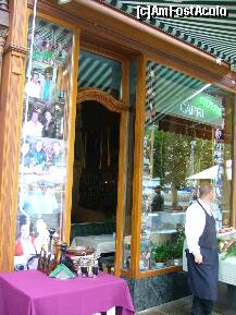 [P11] Cehia, Karlovy Vary, Pizzeria Capri, observati in vitrina fotografii cu oameni cunoscuti care au mancat aici » foto by magdalena
 - 
<span class="allrVoted glyphicon glyphicon-heart hidden" id="av122662"></span>
<a class="m-l-10 hidden" id="sv122662" onclick="voting_Foto_DelVot(,122662,5497)" role="button">șterge vot <span class="glyphicon glyphicon-remove"></span></a>
<a id="v9122662" class=" c-red"  onclick="voting_Foto_SetVot(122662)" role="button"><span class="glyphicon glyphicon-heart-empty"></span> <b>LIKE</b> = Votează poza</a> <img class="hidden"  id="f122662W9" src="/imagini/loader.gif" border="0" /><span class="AjErrMes hidden" id="e122662ErM"></span>