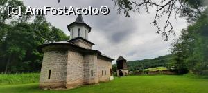 [P28] Țițești, Argeș, Mănăstirea Valea Mănăstirii, Biserica Sf. Treime văzută din nord-est » foto by mprofeanu
 - 
<span class="allrVoted glyphicon glyphicon-heart hidden" id="av1370945"></span>
<a class="m-l-10 hidden" id="sv1370945" onclick="voting_Foto_DelVot(,1370945,5499)" role="button">șterge vot <span class="glyphicon glyphicon-remove"></span></a>
<a id="v91370945" class=" c-red"  onclick="voting_Foto_SetVot(1370945)" role="button"><span class="glyphicon glyphicon-heart-empty"></span> <b>LIKE</b> = Votează poza</a> <img class="hidden"  id="f1370945W9" src="/imagini/loader.gif" border="0" /><span class="AjErrMes hidden" id="e1370945ErM"></span>