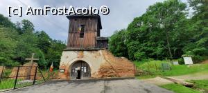 [P04] Țițești, Argeș, Mănăstirea Valea Mănăstirii, Clopotnița, în stânga intrarea în Parcare » foto by mprofeanu
 - 
<span class="allrVoted glyphicon glyphicon-heart hidden" id="av1370921"></span>
<a class="m-l-10 hidden" id="sv1370921" onclick="voting_Foto_DelVot(,1370921,5499)" role="button">șterge vot <span class="glyphicon glyphicon-remove"></span></a>
<a id="v91370921" class=" c-red"  onclick="voting_Foto_SetVot(1370921)" role="button"><span class="glyphicon glyphicon-heart-empty"></span> <b>LIKE</b> = Votează poza</a> <img class="hidden"  id="f1370921W9" src="/imagini/loader.gif" border="0" /><span class="AjErrMes hidden" id="e1370921ErM"></span>