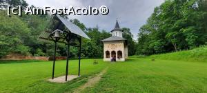 [P07] Țițești, Argeș, Mănăstirea Valea Mănăstirii, Clopotnița funcțională » foto by mprofeanu
 - 
<span class="allrVoted glyphicon glyphicon-heart hidden" id="av1370924"></span>
<a class="m-l-10 hidden" id="sv1370924" onclick="voting_Foto_DelVot(,1370924,5499)" role="button">șterge vot <span class="glyphicon glyphicon-remove"></span></a>
<a id="v91370924" class=" c-red"  onclick="voting_Foto_SetVot(1370924)" role="button"><span class="glyphicon glyphicon-heart-empty"></span> <b>LIKE</b> = Votează poza</a> <img class="hidden"  id="f1370924W9" src="/imagini/loader.gif" border="0" /><span class="AjErrMes hidden" id="e1370924ErM"></span>