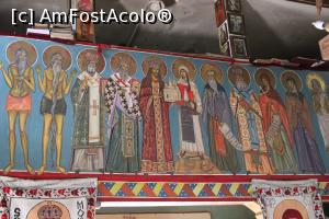 [P20] Mănăstirea Cetățuia Negru Vodă, Biserica de lemn, Tabloul Sfinților, cu Neagoe Basarab, Sf. Filofteia Fecioara, între ei macheta Mănăstirii Curtea de Argeș, deasupra picturii este micul balcon » foto by mprofeanu
 - 
<span class="allrVoted glyphicon glyphicon-heart hidden" id="av1166925"></span>
<a class="m-l-10 hidden" id="sv1166925" onclick="voting_Foto_DelVot(,1166925,5499)" role="button">șterge vot <span class="glyphicon glyphicon-remove"></span></a>
<a id="v91166925" class=" c-red"  onclick="voting_Foto_SetVot(1166925)" role="button"><span class="glyphicon glyphicon-heart-empty"></span> <b>LIKE</b> = Votează poza</a> <img class="hidden"  id="f1166925W9" src="/imagini/loader.gif" border="0" /><span class="AjErrMes hidden" id="e1166925ErM"></span>