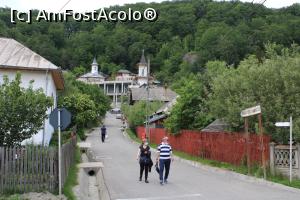 [P40] Mănăstirea Nămăiești apare la capătul aleii, se vede în zare... » foto by mprofeanu
 - 
<span class="allrVoted glyphicon glyphicon-heart hidden" id="av1166945"></span>
<a class="m-l-10 hidden" id="sv1166945" onclick="voting_Foto_DelVot(,1166945,5499)" role="button">șterge vot <span class="glyphicon glyphicon-remove"></span></a>
<a id="v91166945" class=" c-red"  onclick="voting_Foto_SetVot(1166945)" role="button"><span class="glyphicon glyphicon-heart-empty"></span> <b>LIKE</b> = Votează poza</a> <img class="hidden"  id="f1166945W9" src="/imagini/loader.gif" border="0" /><span class="AjErrMes hidden" id="e1166945ErM"></span>