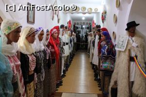 [P55] Mănăstirea Nămăiești, Costume populare, un coridor întreg... » foto by mprofeanu
 - 
<span class="allrVoted glyphicon glyphicon-heart hidden" id="av1166960"></span>
<a class="m-l-10 hidden" id="sv1166960" onclick="voting_Foto_DelVot(,1166960,5499)" role="button">șterge vot <span class="glyphicon glyphicon-remove"></span></a>
<a id="v91166960" class=" c-red"  onclick="voting_Foto_SetVot(1166960)" role="button"><span class="glyphicon glyphicon-heart-empty"></span> <b>LIKE</b> = Votează poza</a> <img class="hidden"  id="f1166960W9" src="/imagini/loader.gif" border="0" /><span class="AjErrMes hidden" id="e1166960ErM"></span>